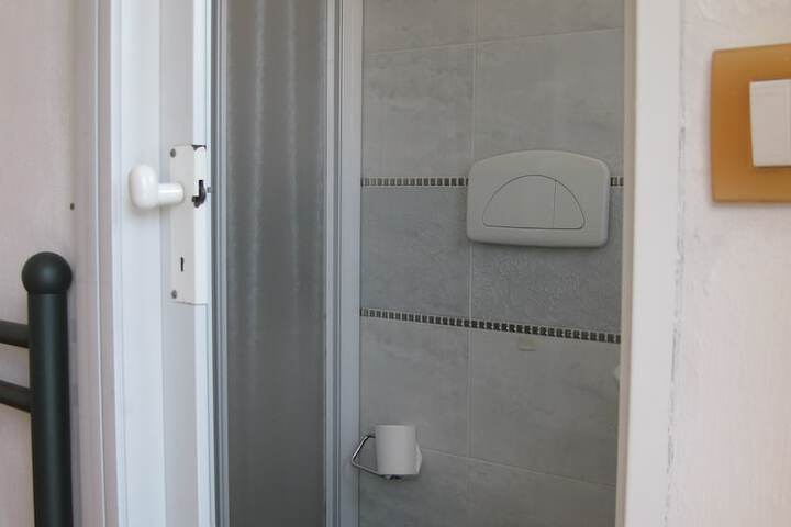 Room 11 of 22