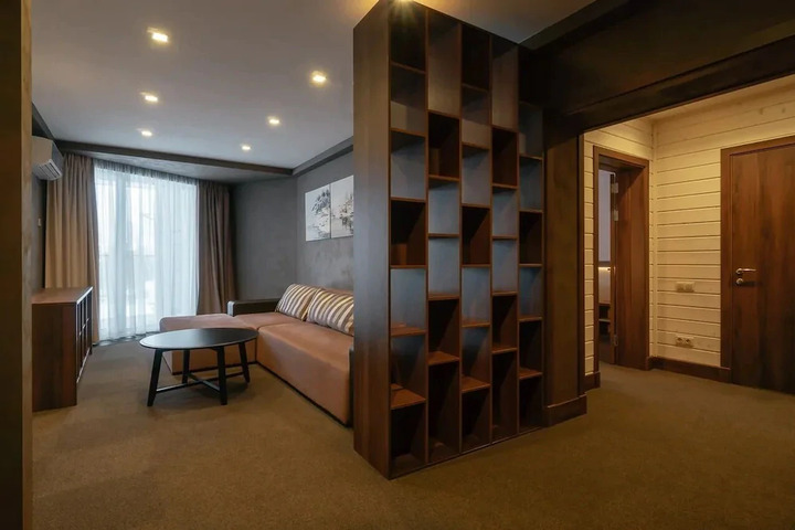 Room 9 of 10