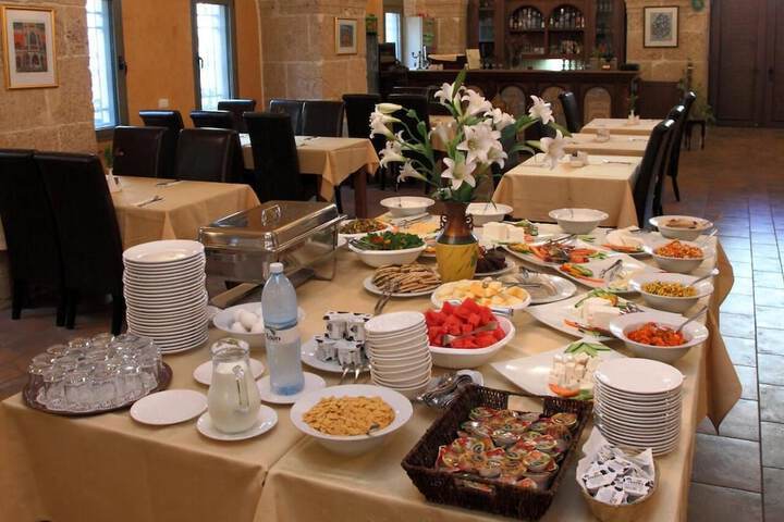 Dining 18 of 27