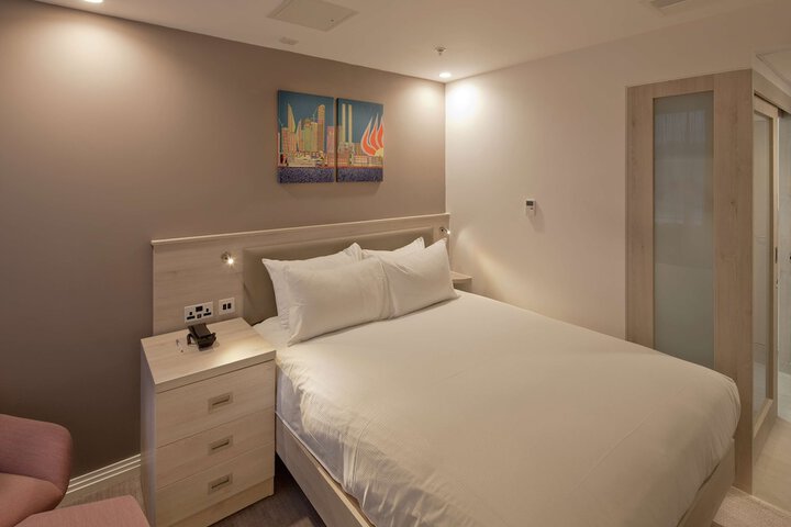 Room 14 of 38