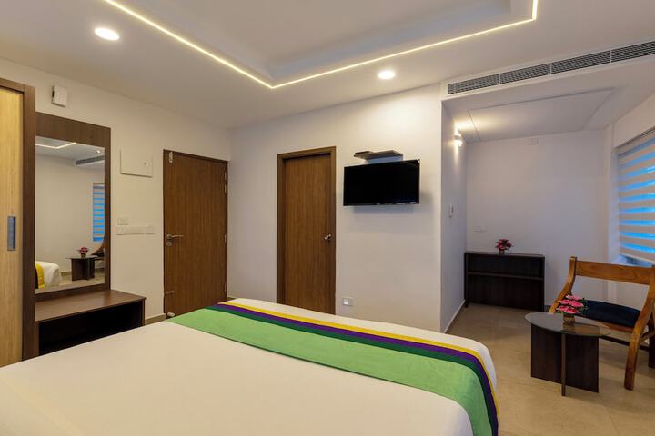 Room 16 of 28