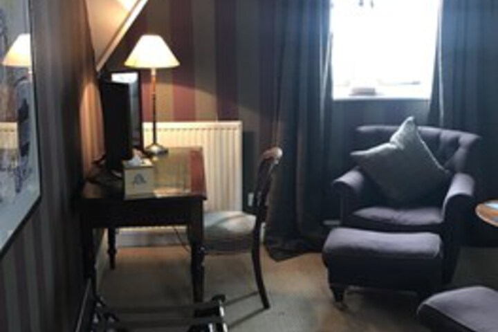 Room 12 of 33