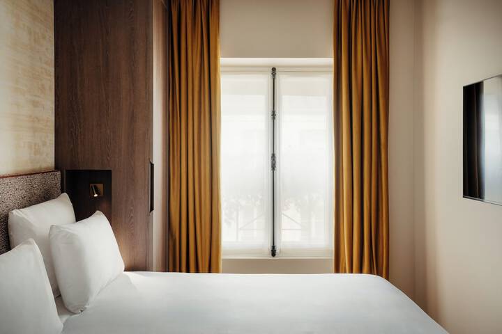 Room 4 of 30