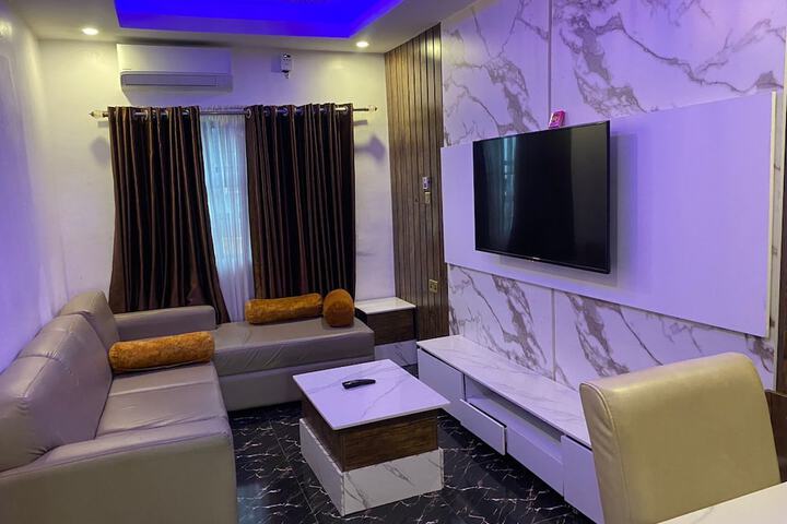 Room 4 of 11