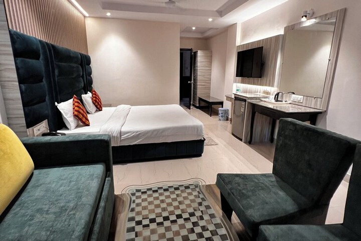 Room 6 of 78