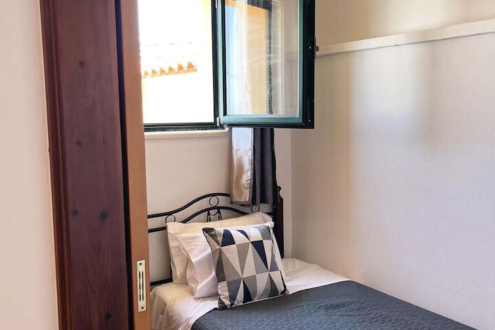 Room 10 of 89