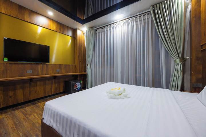 Room 3 of 32