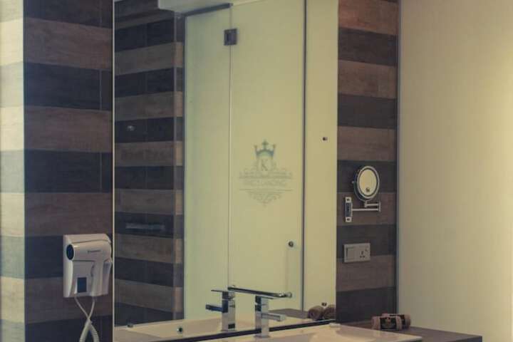 Room 28 of 38
