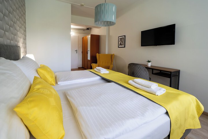 Room 10 of 60