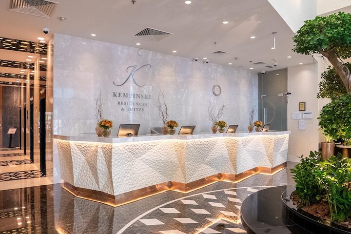 Entrance & Lobby