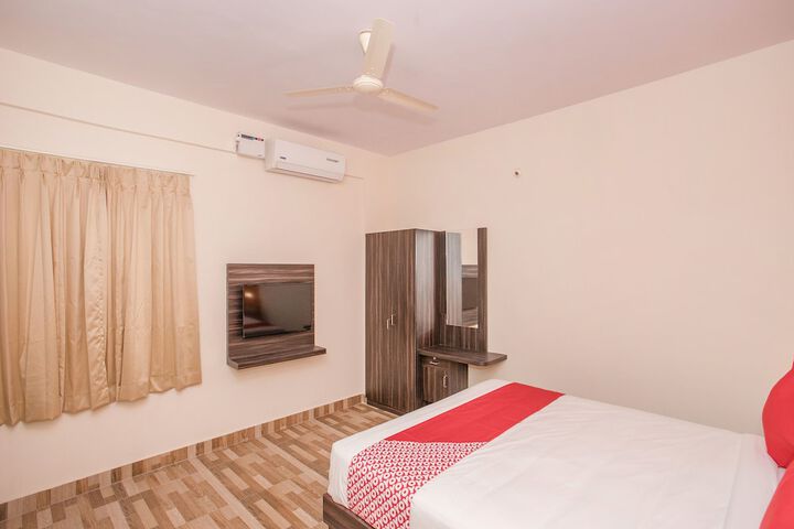Room 3 of 20