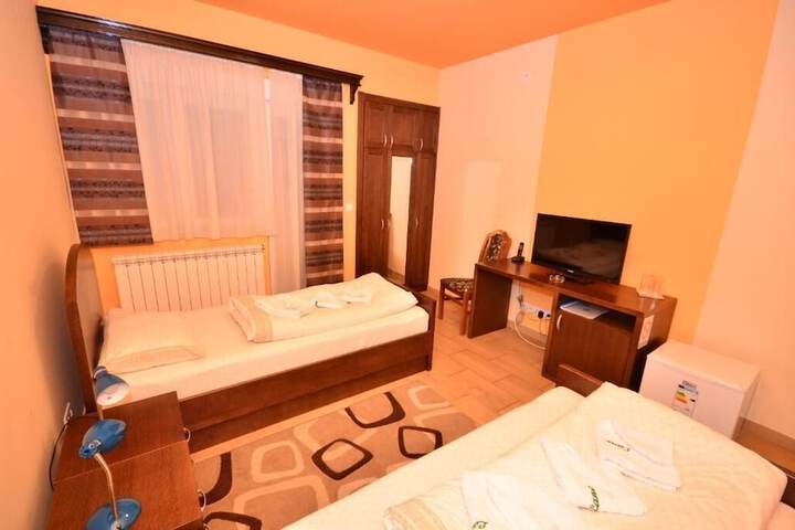 Room 5 of 42