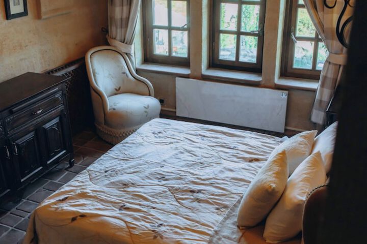 Room 4 of 82