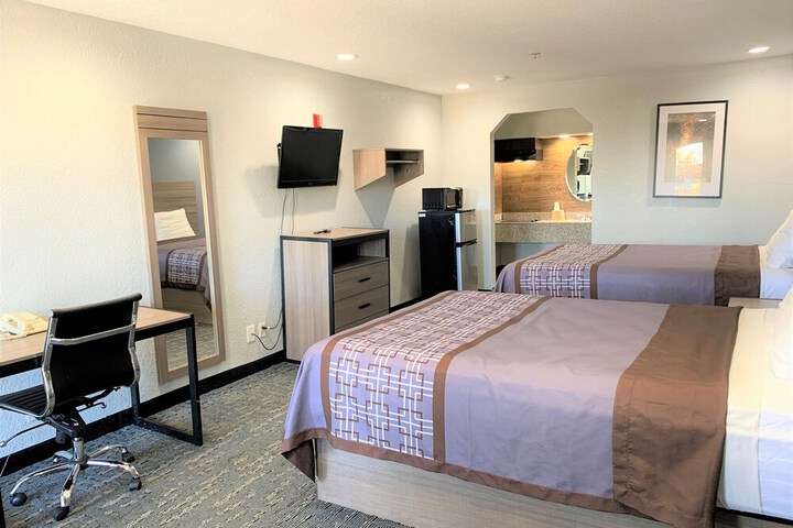 Room 11 of 37