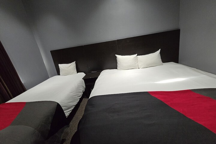 Room 25 of 37