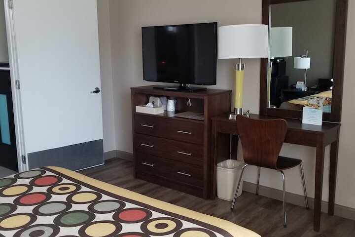 Room 6 of 24