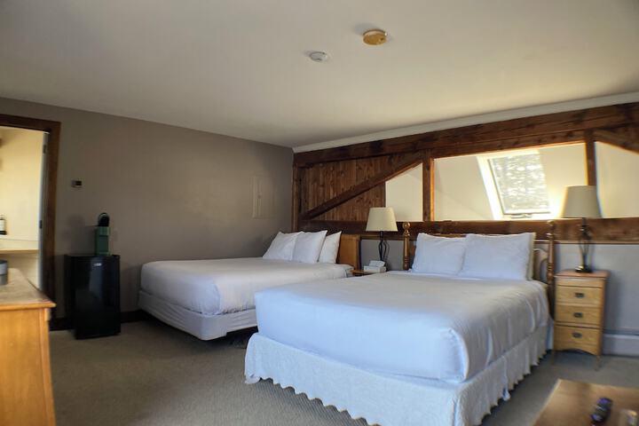 1 Queen Bed (3 of 80)