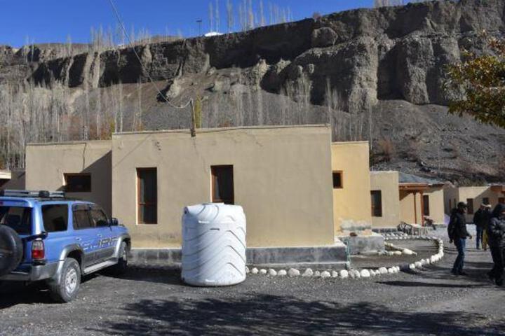 Khunjerav hotel & Restaurant