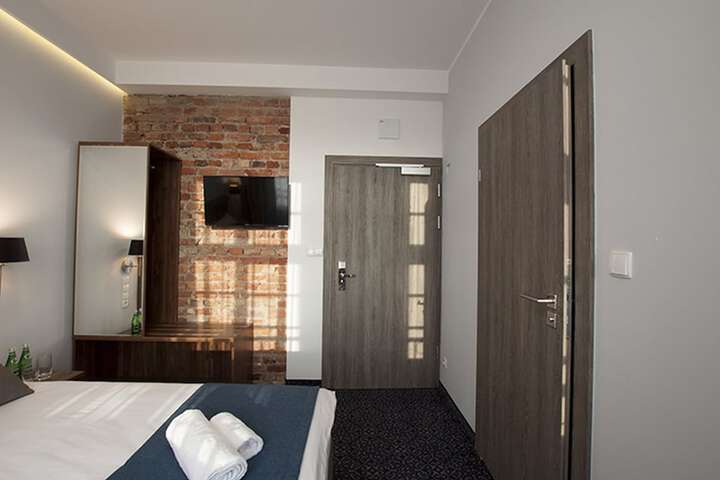 Room 15 of 49