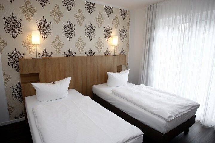 Room 13 of 28