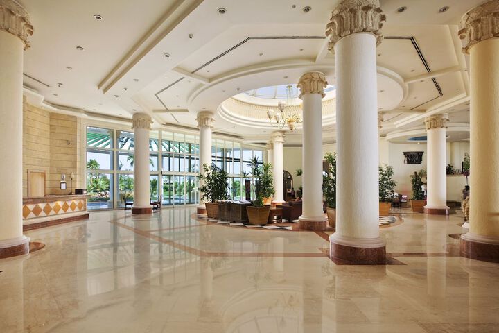 Entrance & Lobby
