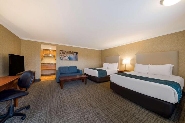 Suite 1 King Bed High Speed Internet, Microwave, Refridgerator Sofa Bed (17 of 23)