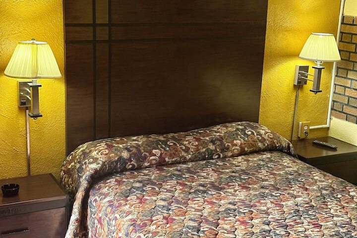 Room 5 of 10