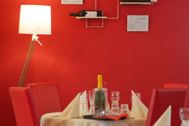 Dining 28 of 49