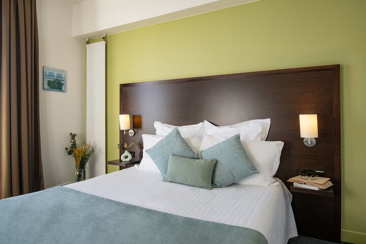 Room 15 of 32