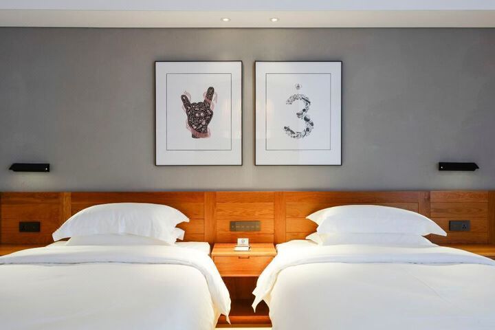Room 9 of 15