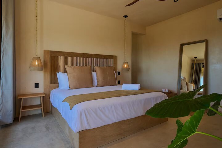 Room 3 of 23