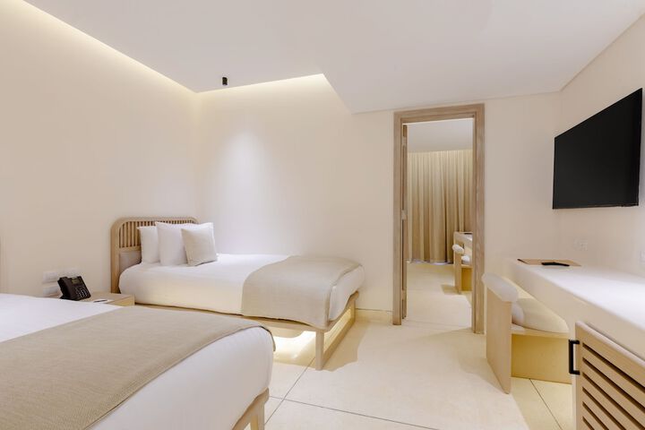 Room 15 of 42