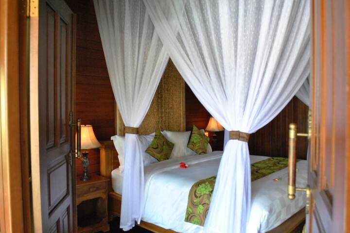 Room 4 of 98