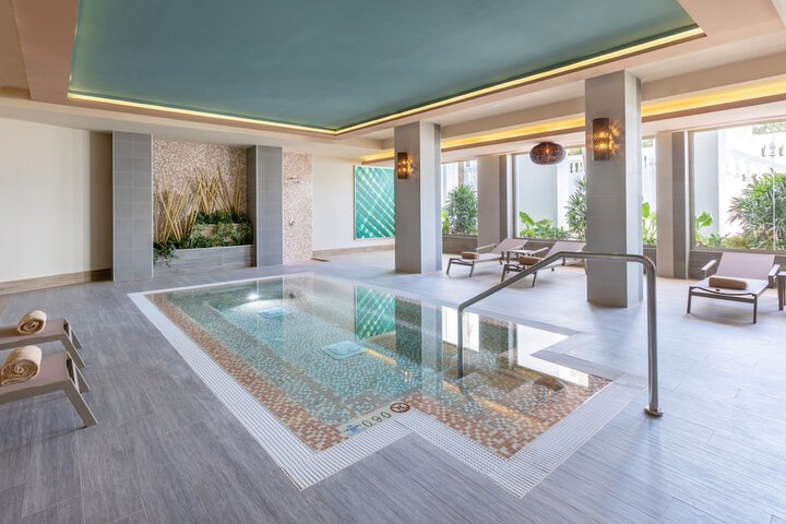 Hotel Pool