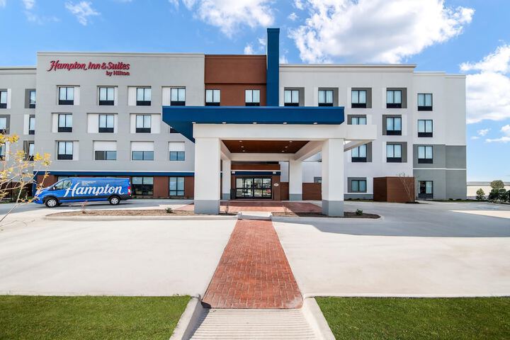 Exterior of Hampton Inn & Suites by Hilton Irving DFW Airport North