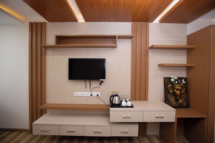 Room 9 of 28