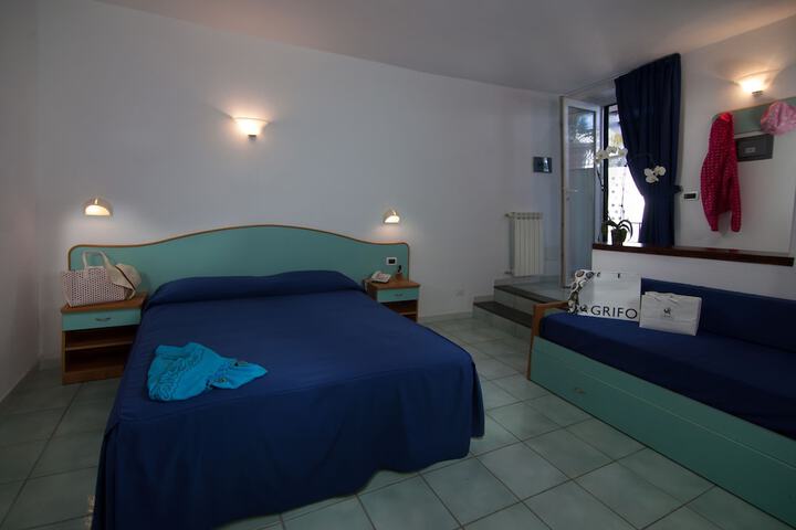Room 10 of 122
