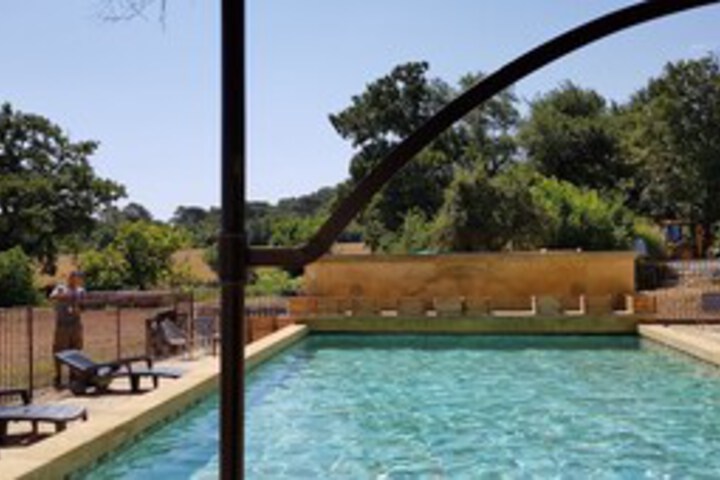 Pool 14 of 40