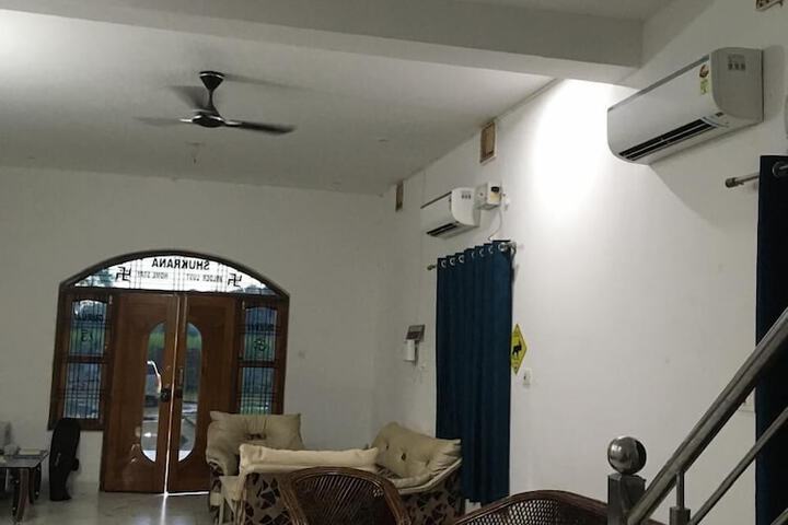 Room 10 of 29