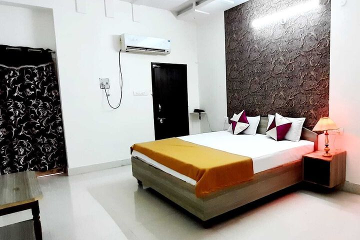 Room 2 of 6