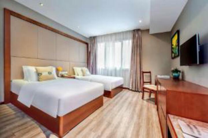 Room 10 of 11