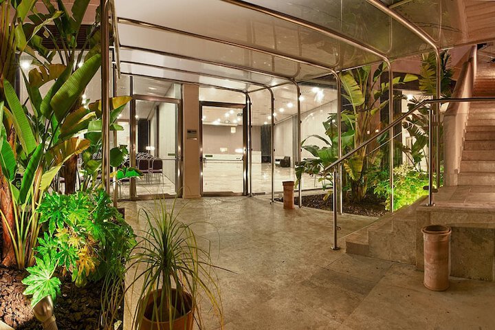 Business Center 74 of 81