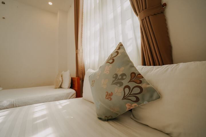 Room 28 of 66