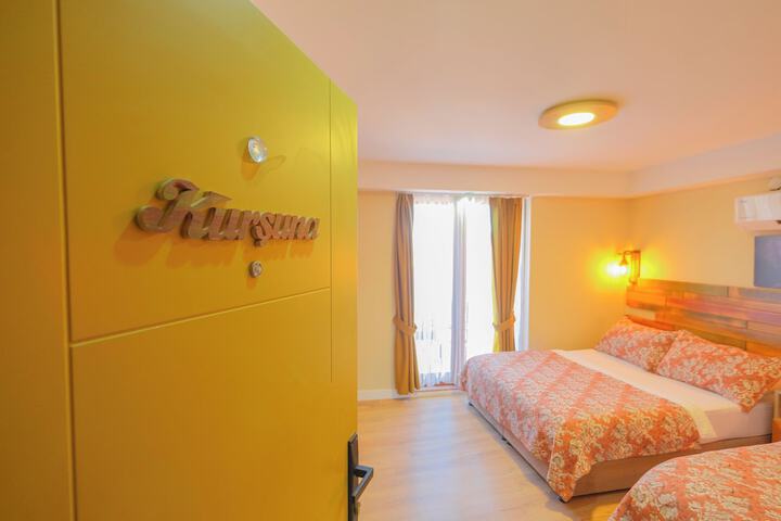Room 28 of 104