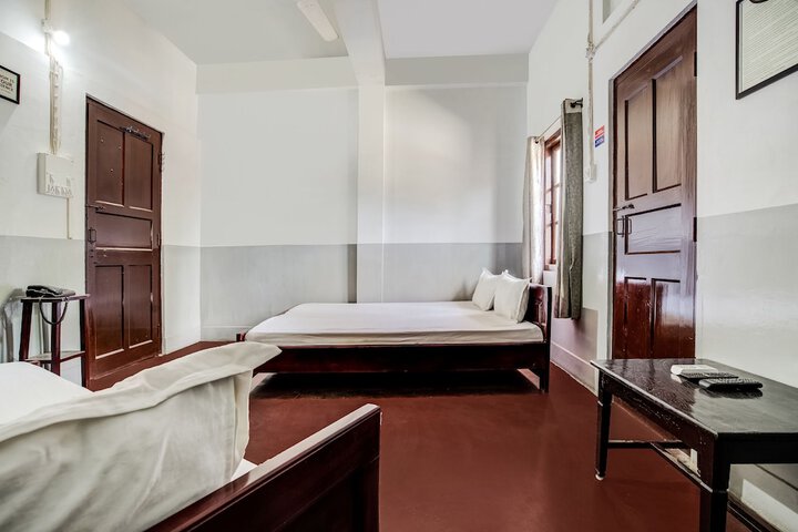 Room 9 of 13