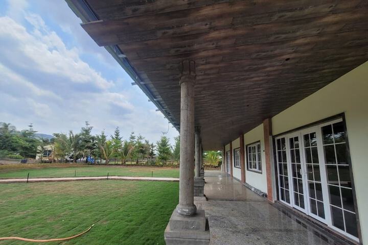 Hotel Exterior 21 of 22
