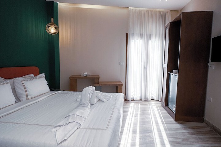Room 15 of 36
