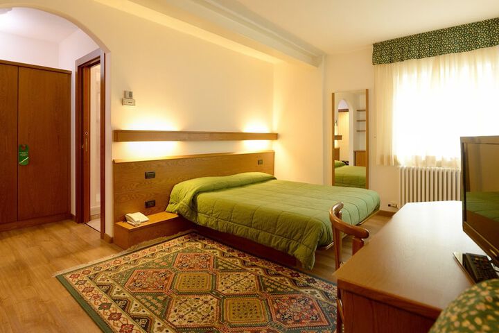 Room 6 of 35