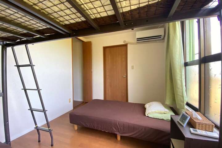 Room 12 of 25