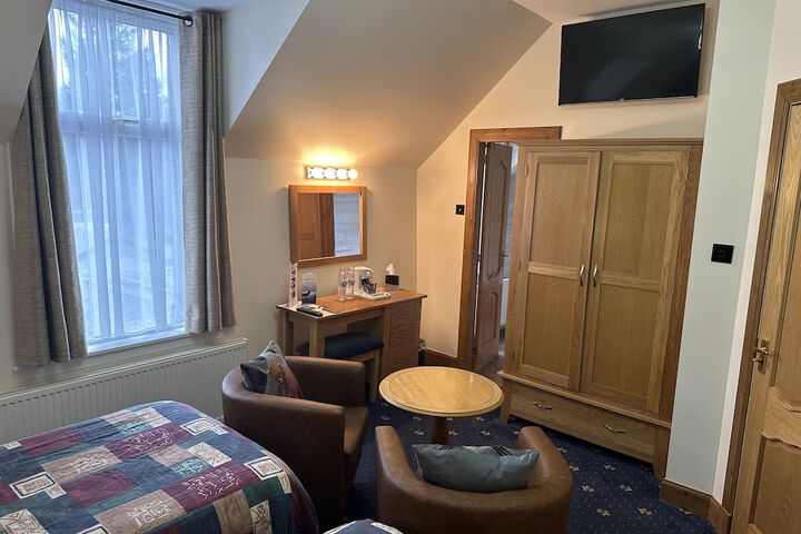 Room 3 of 37